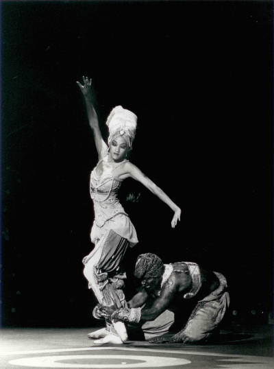 Joy Gim and Ron Thiele in Oakland Ballet's 1990 performance of Michel Fokine's "Scheherazade." (Photo: John Markowski)