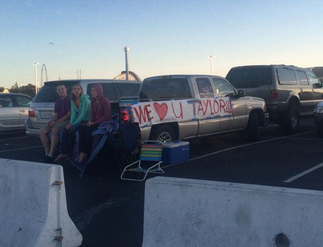Taylor Swift fans in the parking lot at Levi's Stadium, Aug. 14, 2015. (Photo: Emma Silvers/KQED)