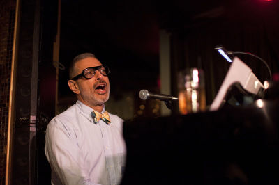 Jeff Goldblum performing at the Rockwell club in LA.