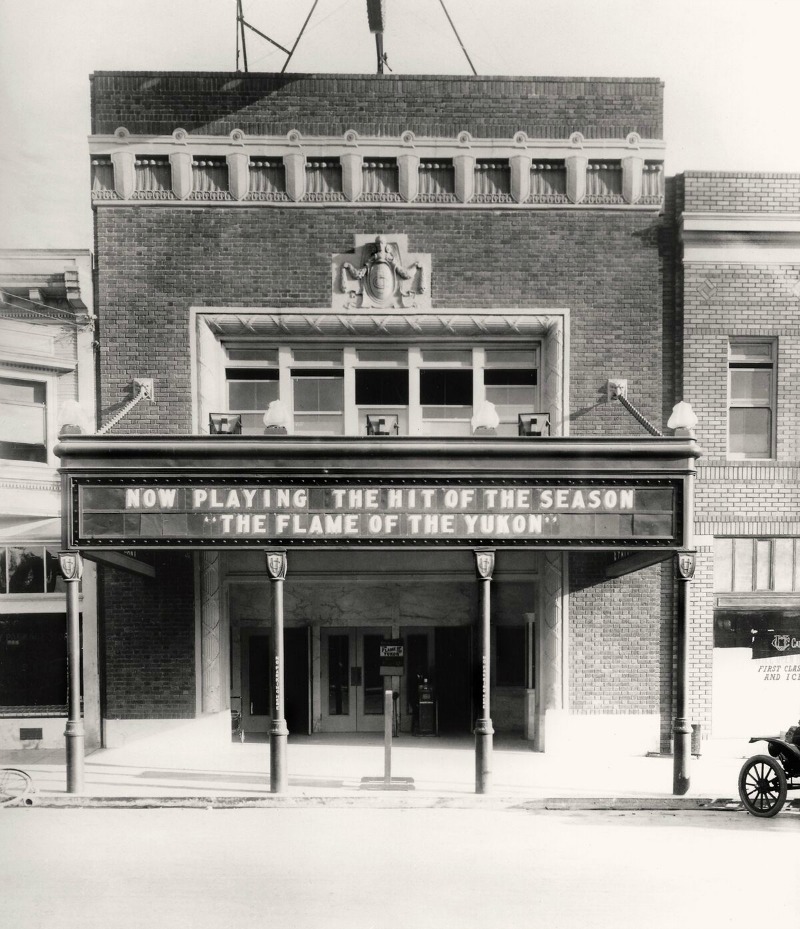 The theater in 1917, the first year of its operation
