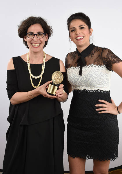 Koenig poses with her award with comedian Cecily Strong at The 74th Annual Peabody Awards Ceremony