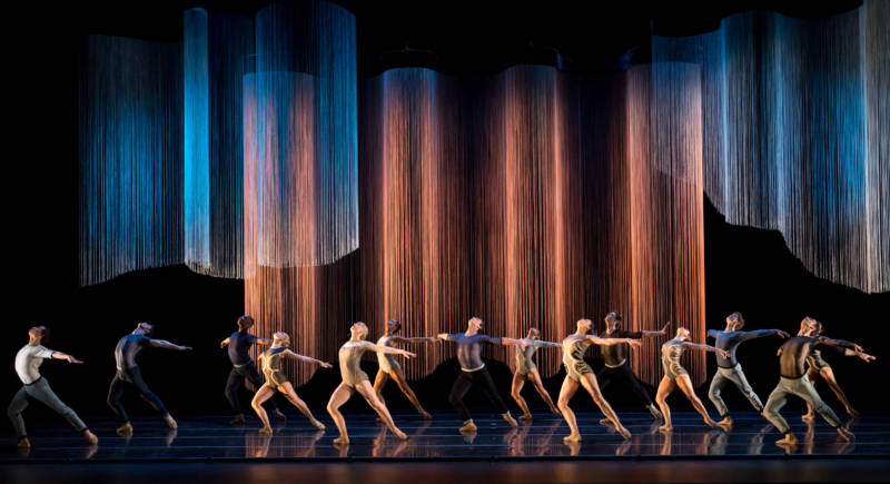 Smuin Ballet in the world première of Helen Pickett's ‘Oasis’ (Photo: Keith Sutter)