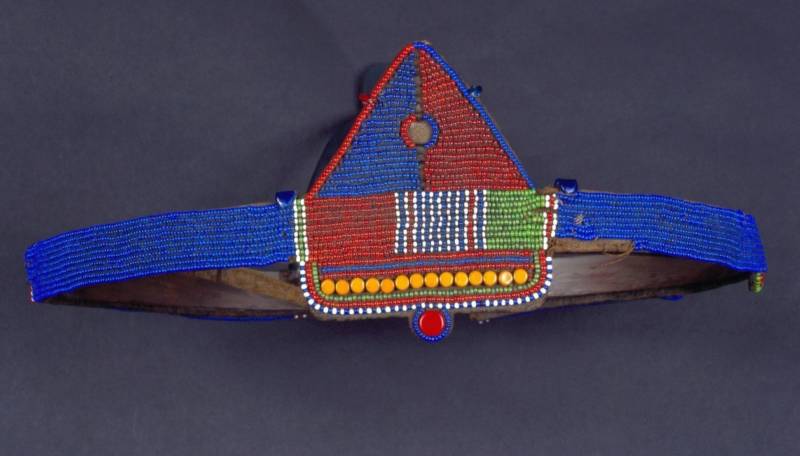 A man's belt, known as "Enkeene Pus," from the Maasai region of Tanzania and dating to the mid-20th century.