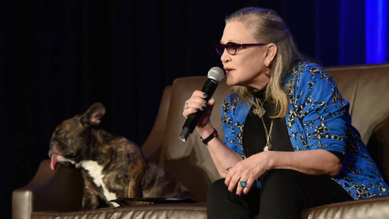 Carrie Fisher speaks onstage during Wizard World Comic Con Chicago 2016
