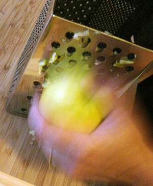 grate the apple on a box shredder-grater