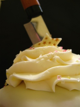 cupcake with knife