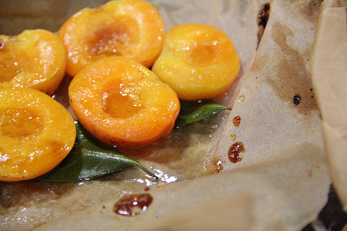 Sunny Slope Orchards apricots al cartoccio. Photo: The Perennial Plate