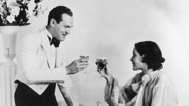 A happy-looking 1930s couple toasts. Fox Photos/Getty Images