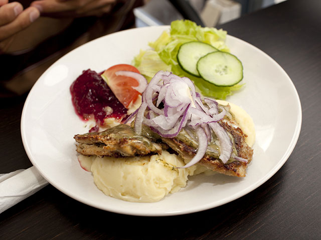 A typical Swedish meal of fried herring and lingonberries includes some of the local ingredients of the healthy Nordic diet prescribed in a new study. Photo: StockPhoto.com