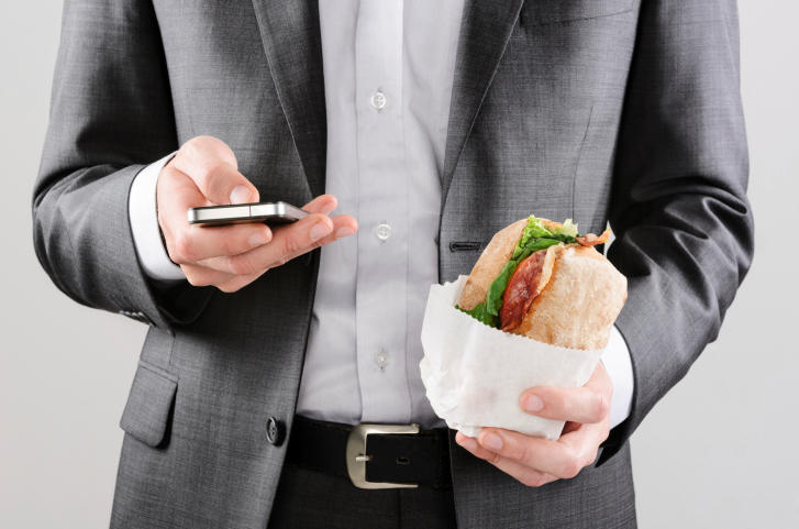 People often use their smart phone even while eating now. Photo: Thinkstock