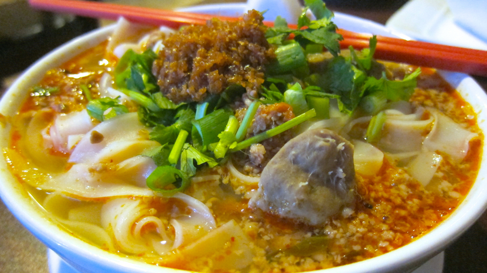 Kao soy (spicy pork noodle soup)