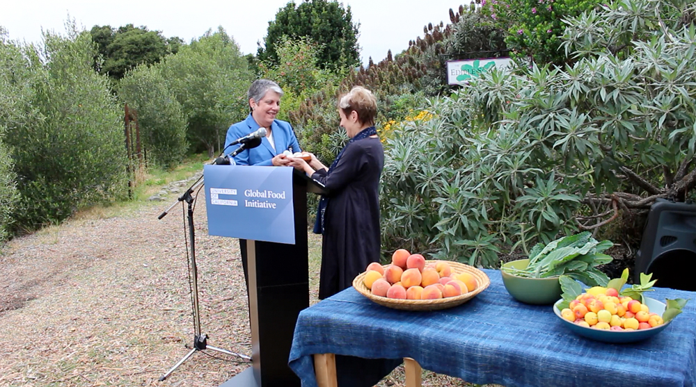 Alice Waters shares the bounty from the Edible Schoolyard with UC President Janet Napolitano. Photo: Wendy Goodfriend
