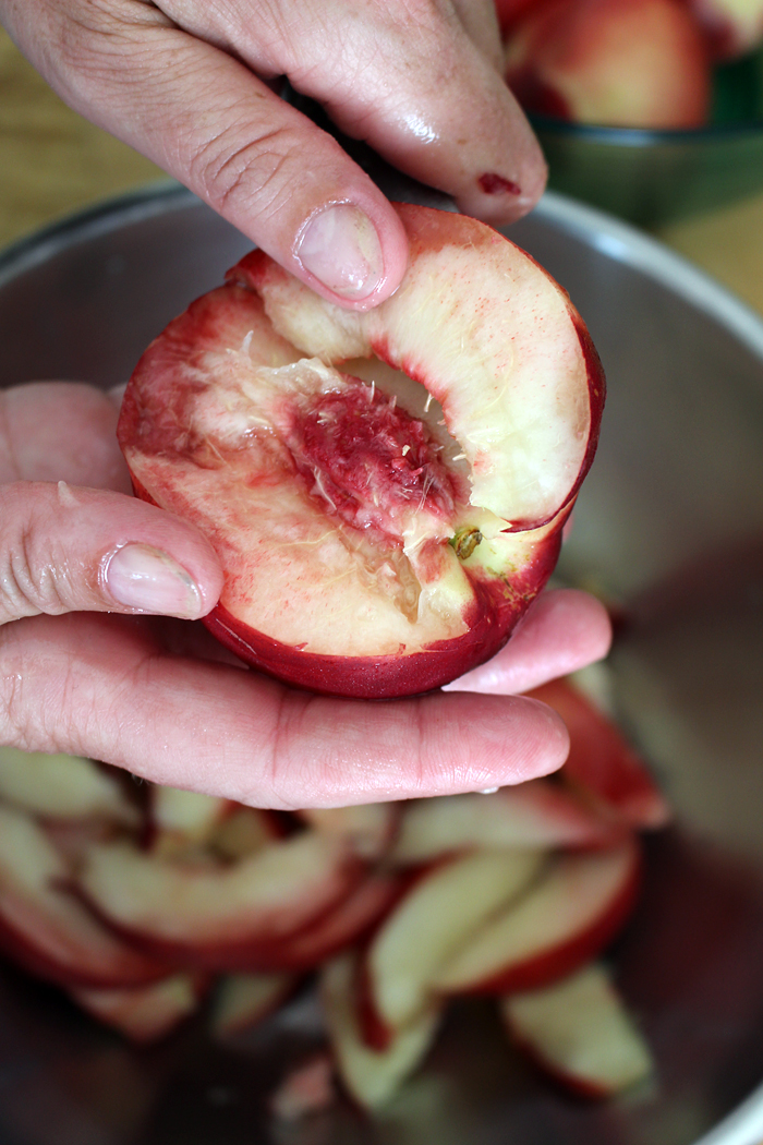 The flesh of a freestone nectarine easily comes apart from the stone when sliced. Photo: Wendy Goodfriend