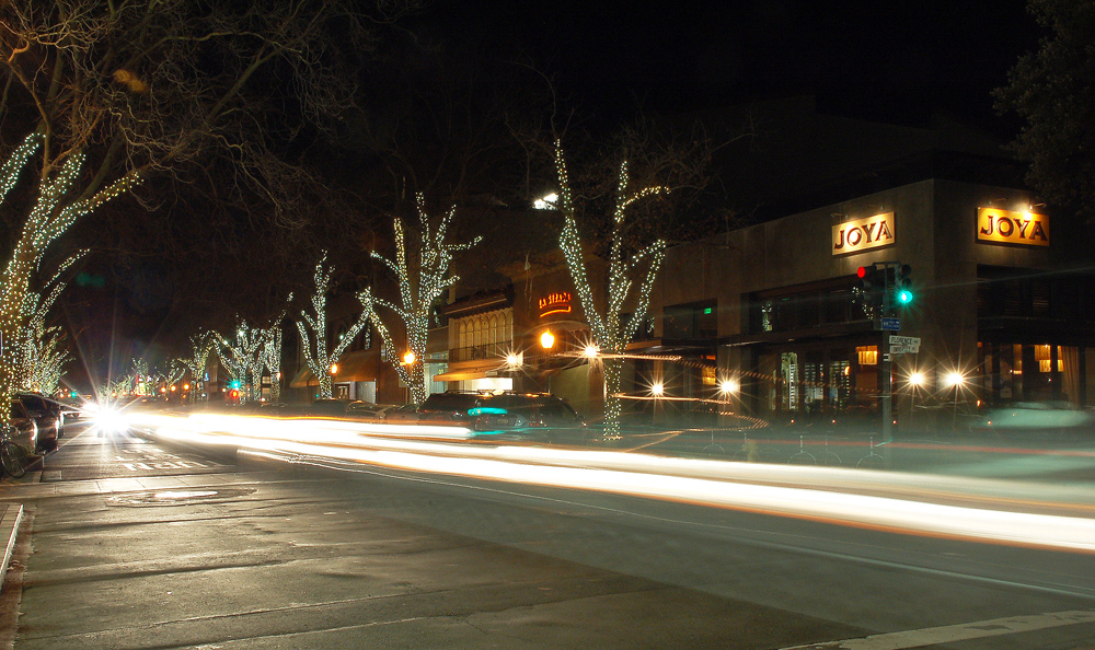  With its multiple eateries and light-bedecked trees, Palo Alto's main restaurant row attracts lots of diners to this Peninsula city. Photo: Susan Hathaway