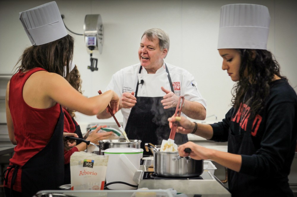 Chef David Iott explains the perfect way to prepare risotto to Stanford students. Photo: Courtesy of Stanford's Residential and Dining Enterprises