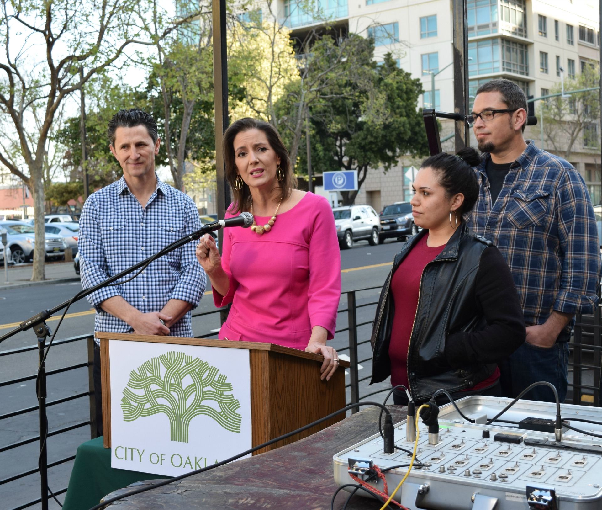 Oakland Mayor Libby Schaaf speaks at a Wednesday press conference about the new minimum wage. Photo: Shelby Pope