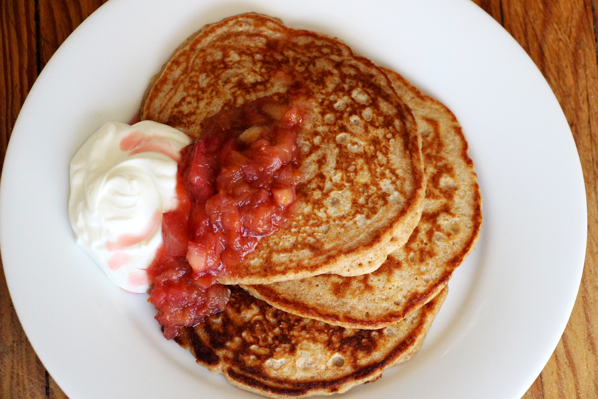 When they are ready, serve them with big spoonfuls of rhubarb compote and a dollop of Greek yogurt.