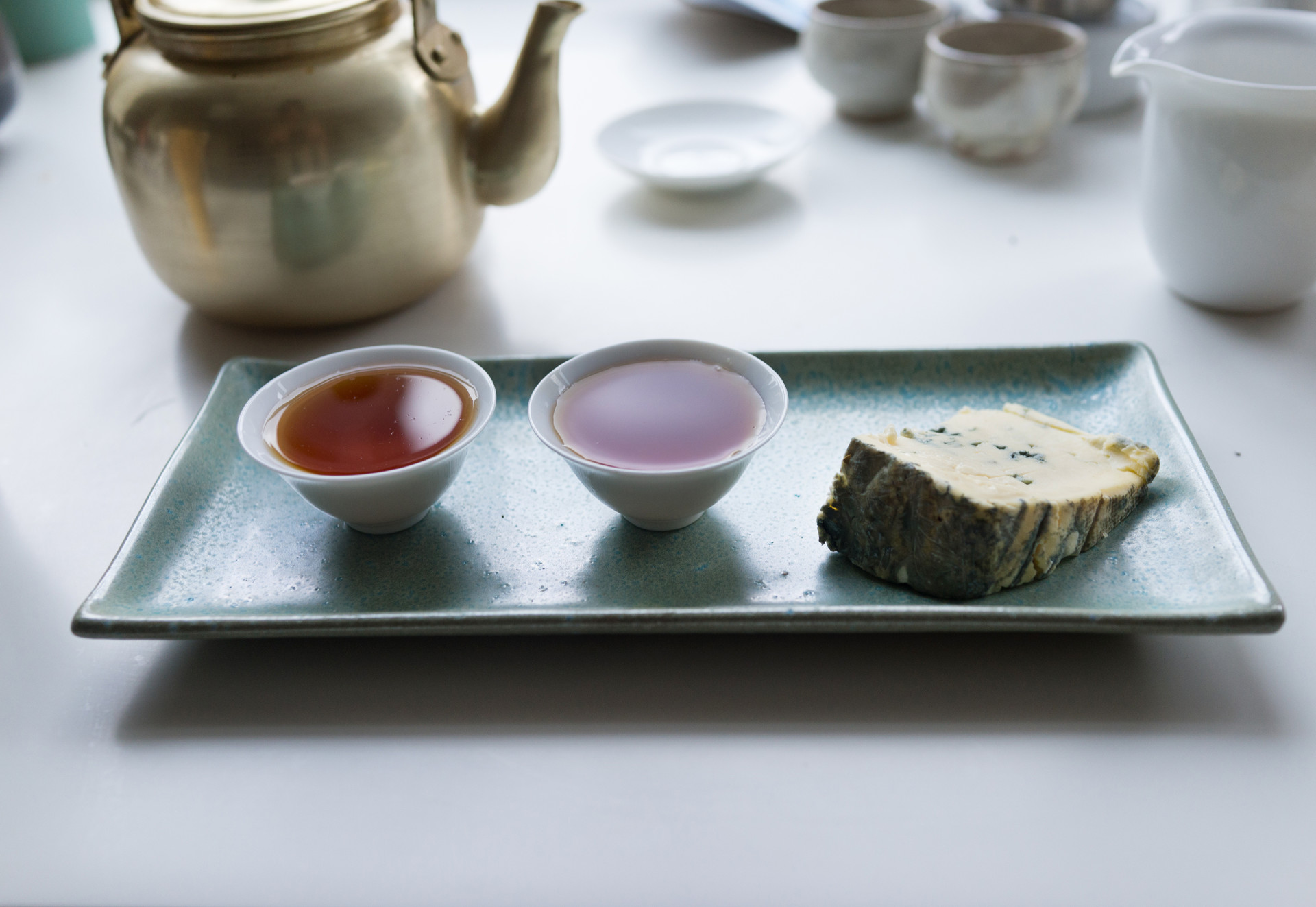 Enjoying wine with cheese is common, but black tea also goes surprisingly well with chiriboga blue cheese, as shown here.
