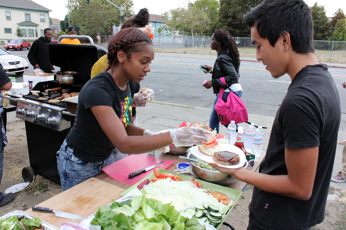 Youth volunteers with the HOPE Collaborative lead a taste test at a West Oakland corner store in the Healthy Corner Store Project.