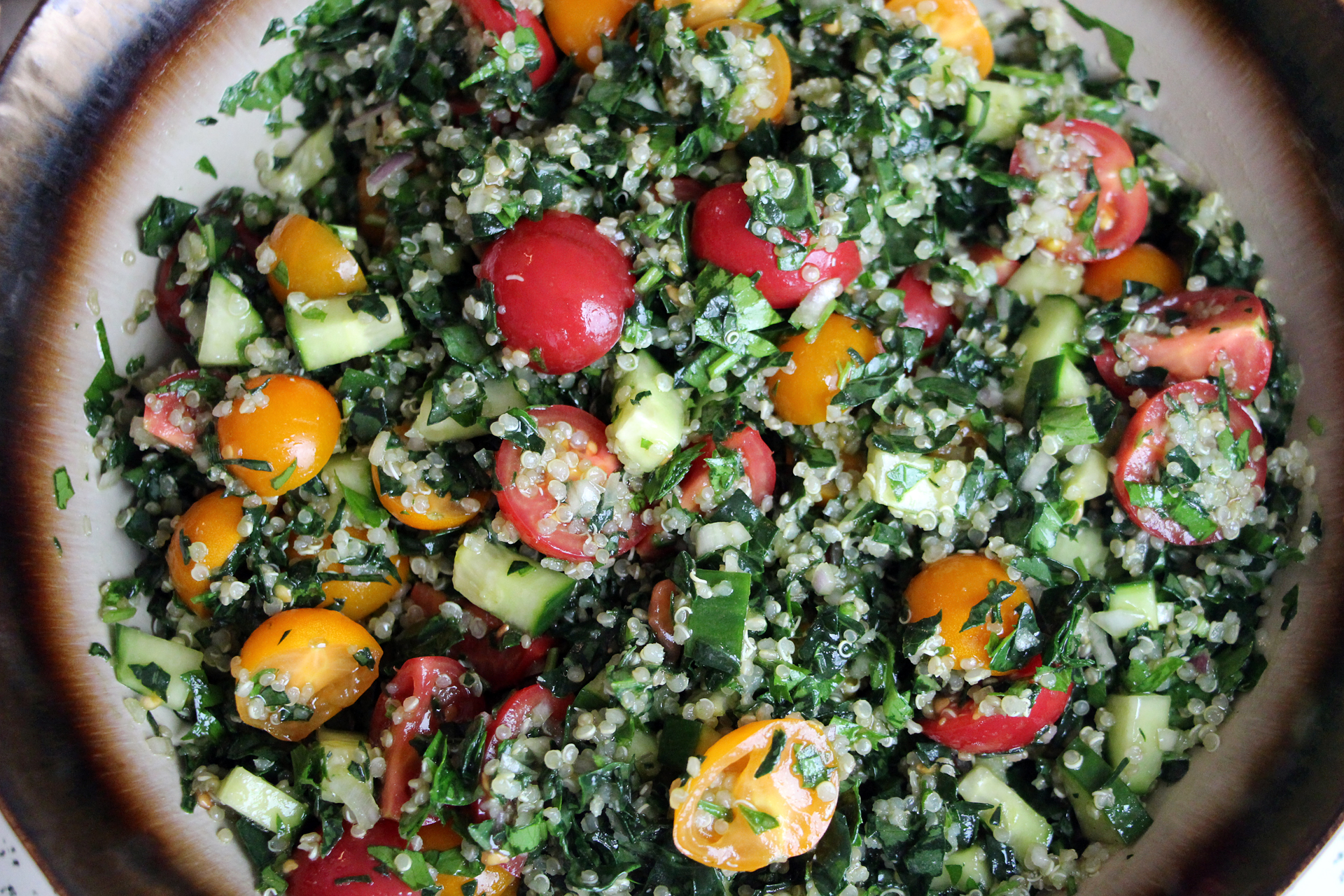 Mediterranean-Style Kale and Quinoa Tabouli with Cherry Tomatoes and Lemon
