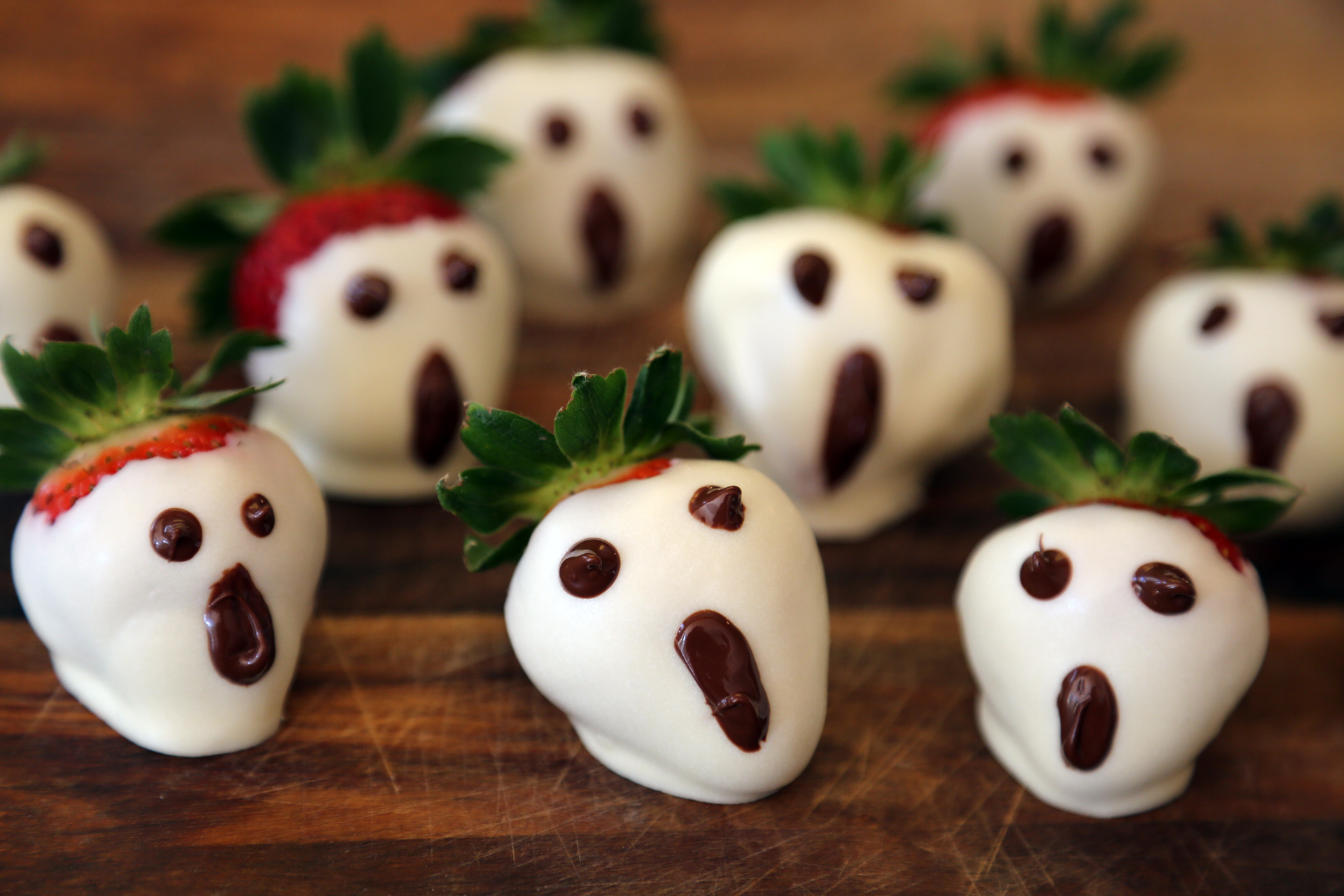 Halloween White Chocolate Dipped Strawberry Ghosts