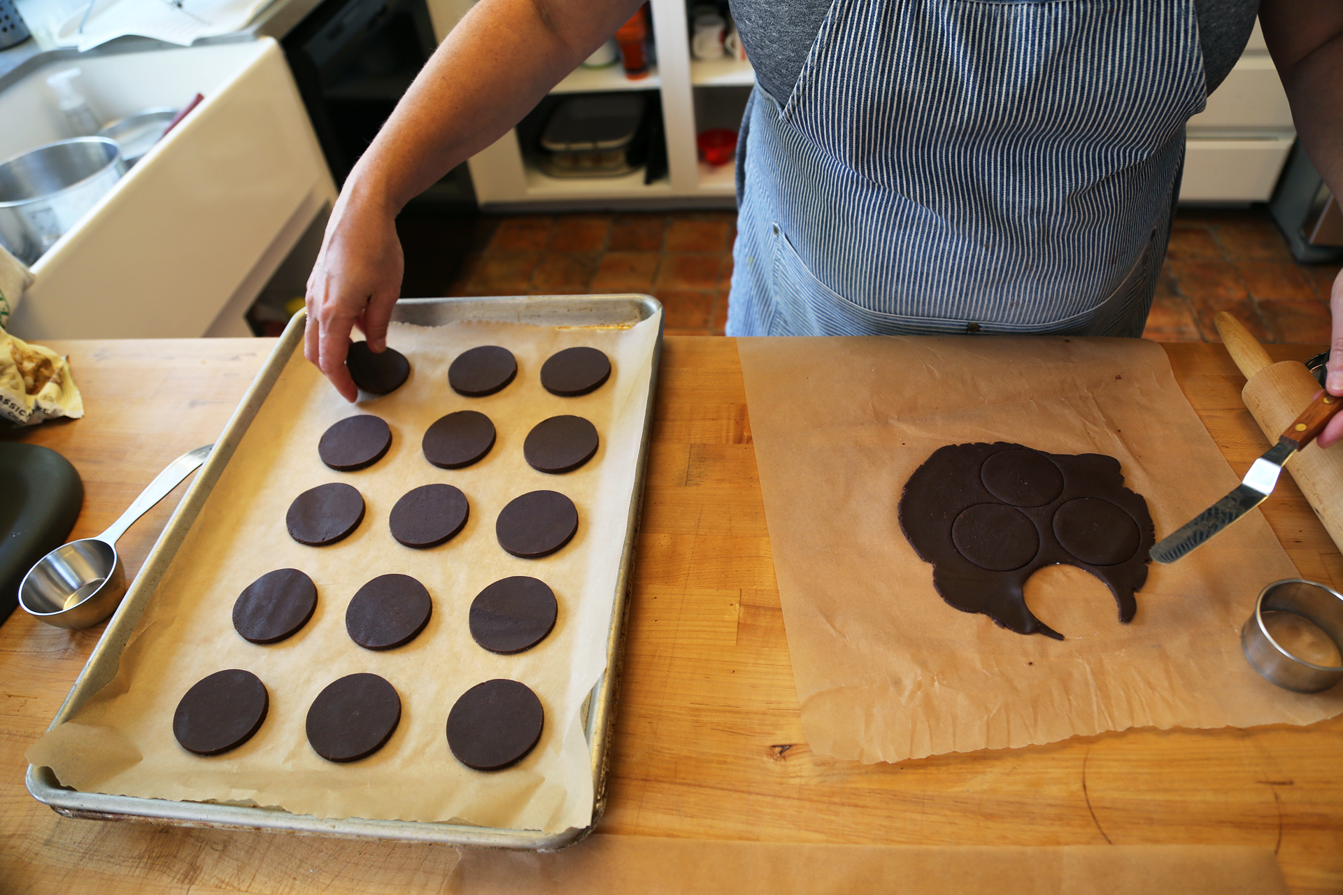 Transfer the cookies to a prepared baking sheet.