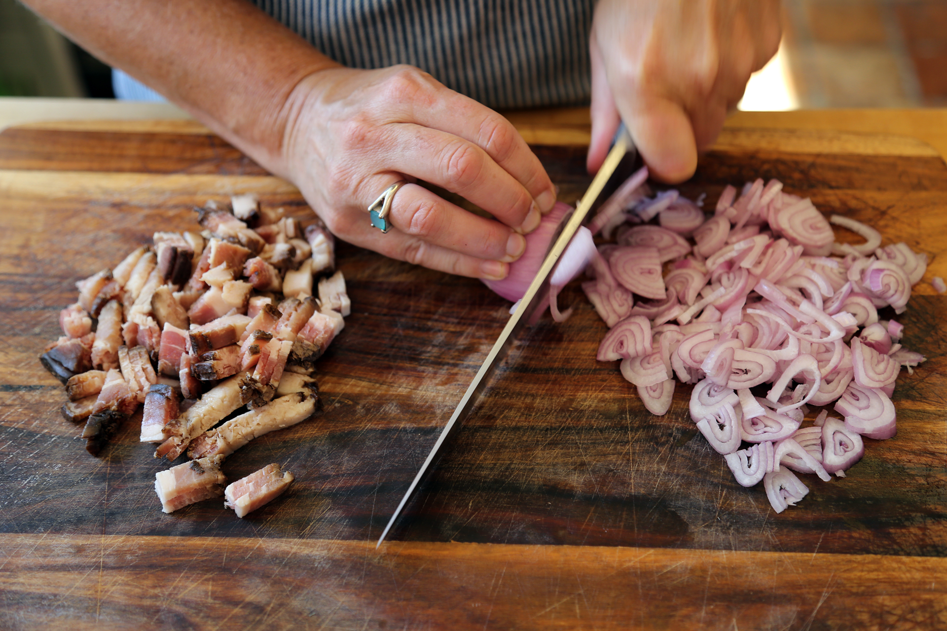 Chop the bacon and thinly slice the shallots.