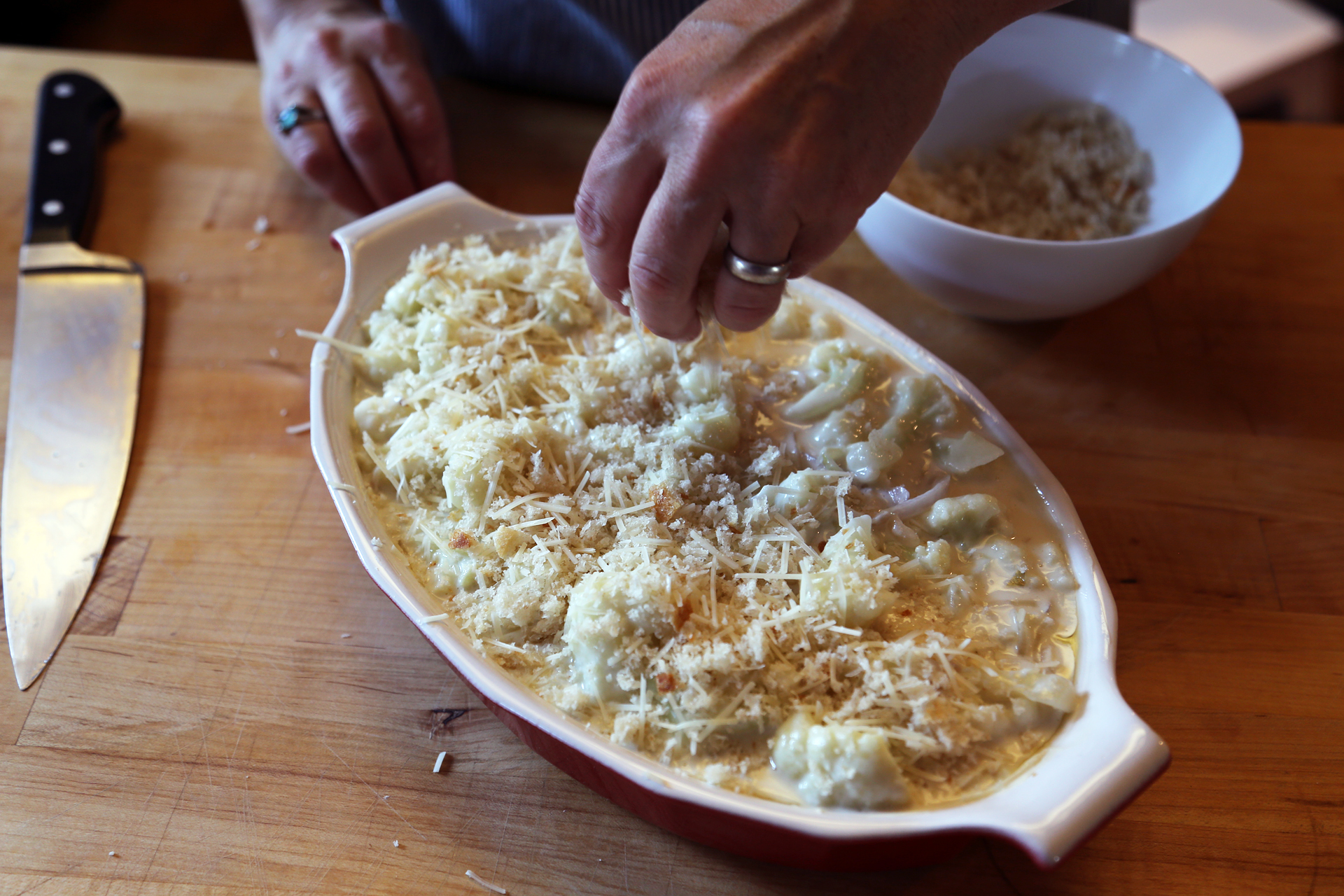 In a bowl, toss the bread crumbs with the remaining 1/4 cup Parmesan. Sprinkle over the top.
