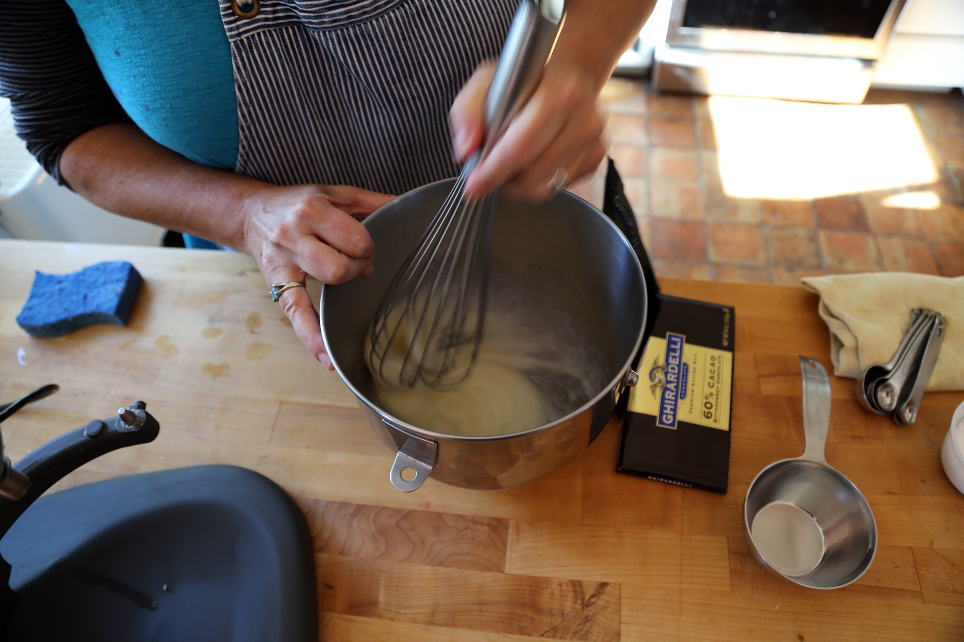 In the bowl of a stand mixer, whisk together the egg whites, sugar, cream of tartar, and salt.