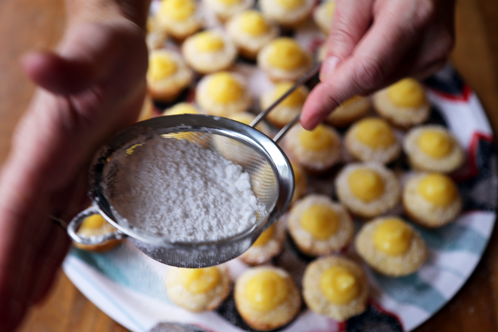 To serve, dust the cupcakes with powdered sugar.