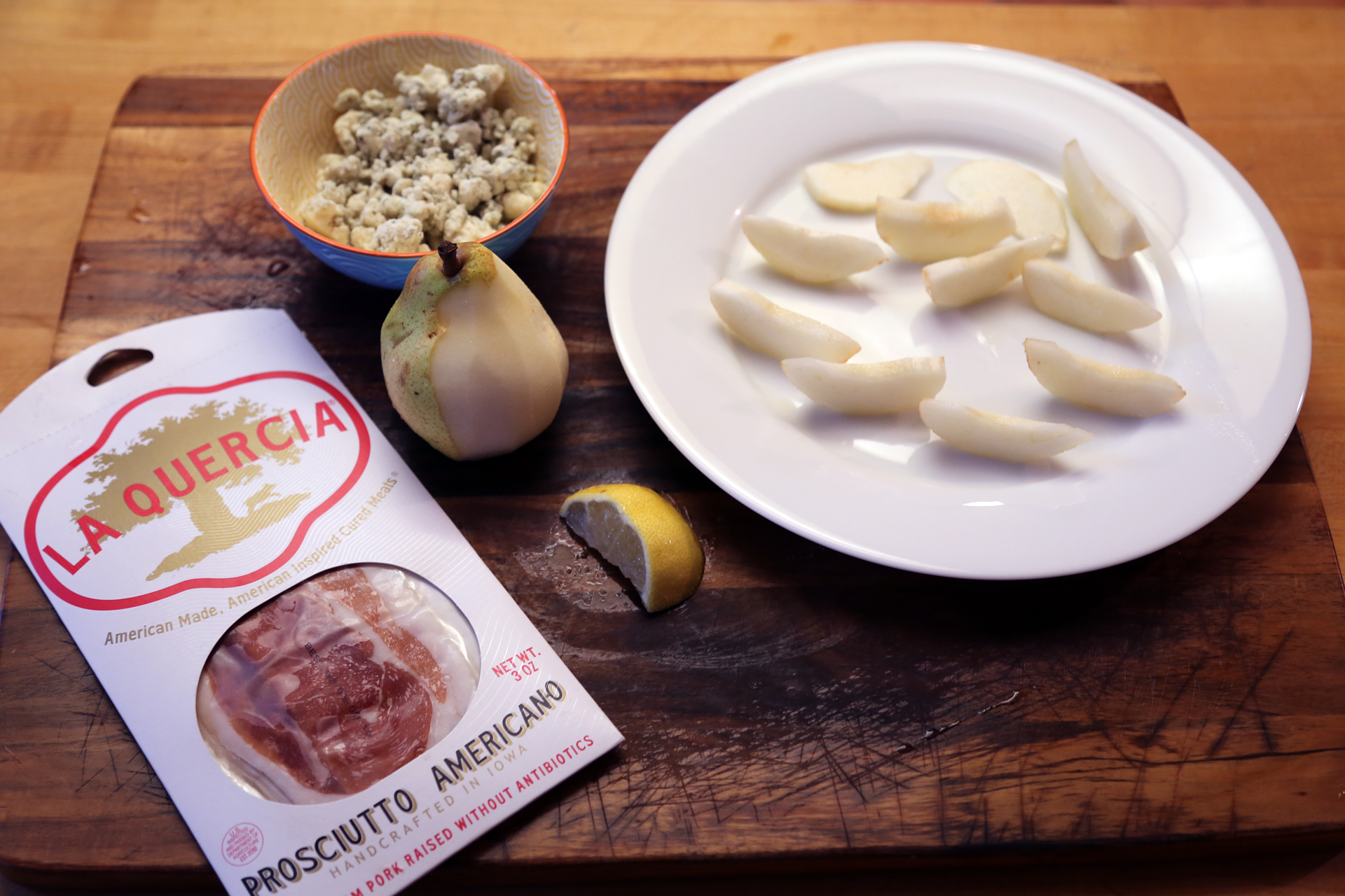 Prosciutto-Wrapped Pears with Gorgonzola ingredients
