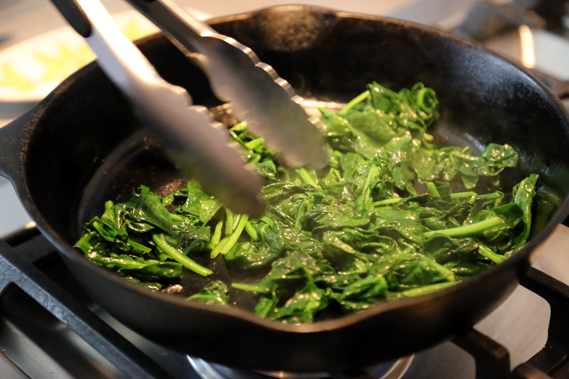 In a frying pan, melt 1/2 tbsp butter. Add the spinach and cook until wilted and dry, about 2 minutes.