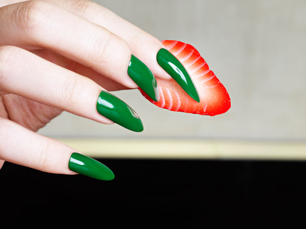 nails-strawberry