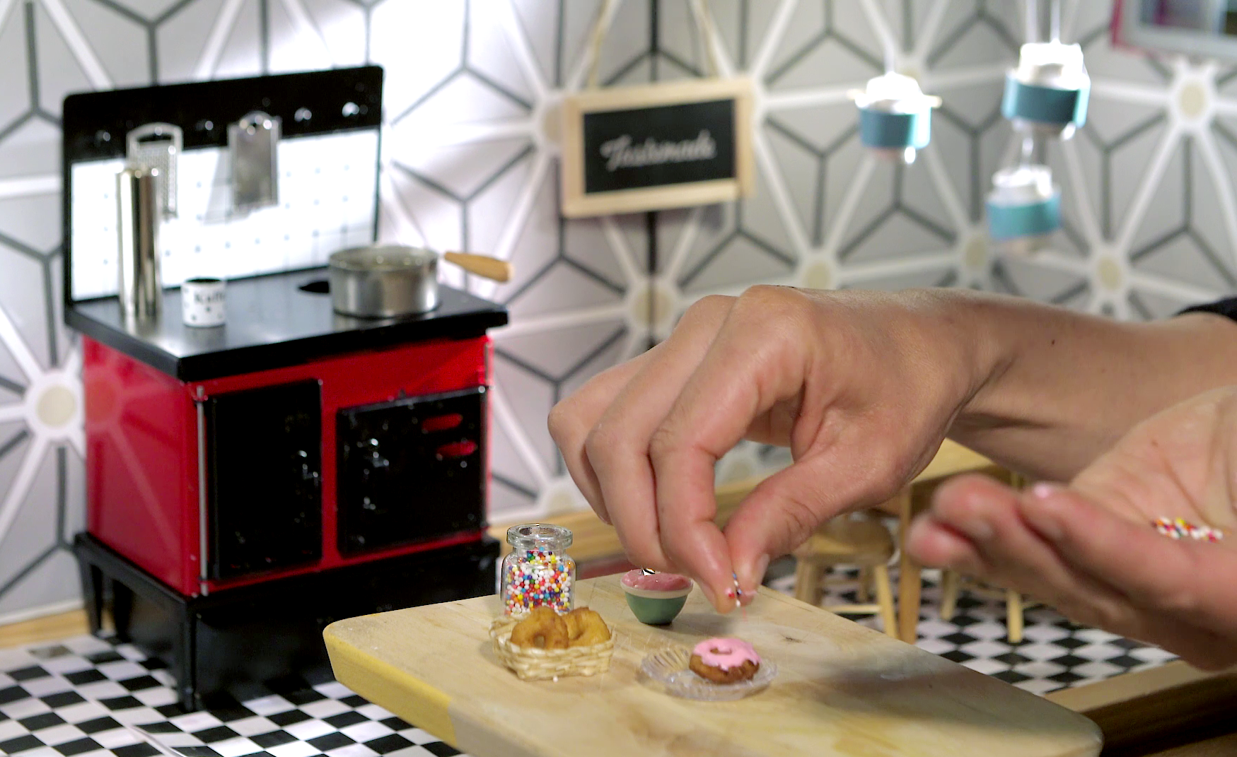 ‘Tiny Kitchen’ Videos Cook Up Real Food In Doll-Sized Portions | Bay Area Bites ...1749 x 1071
