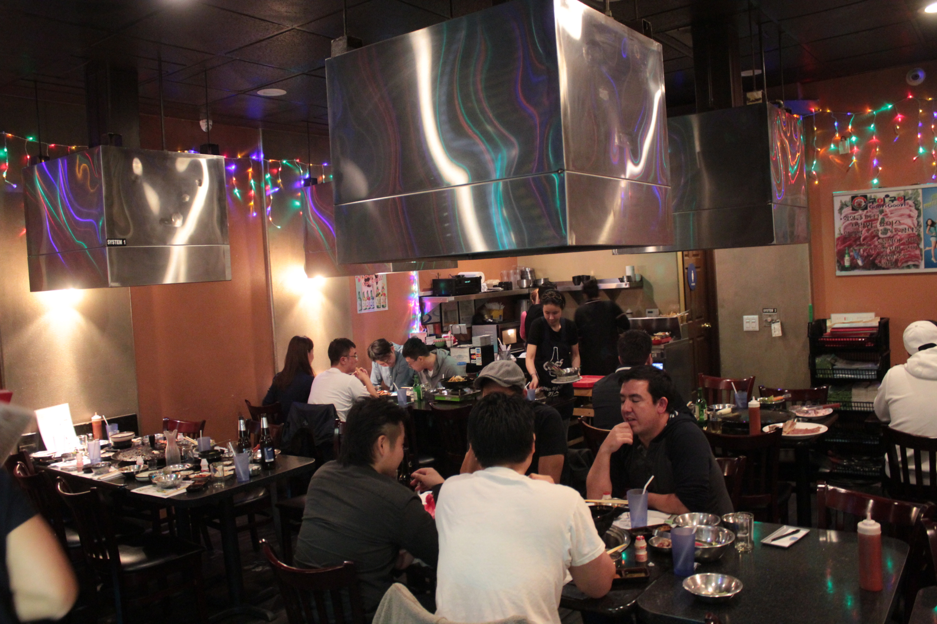 Diners inside Gooyi Gooyi in Santa Clara.