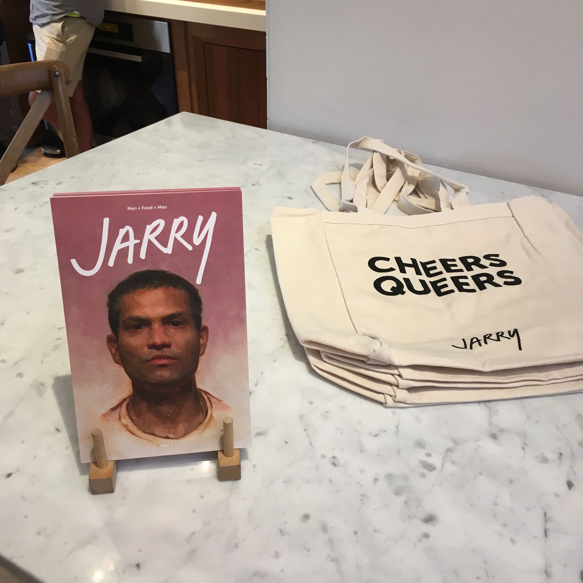 Jarry issue 2 and tote bags.