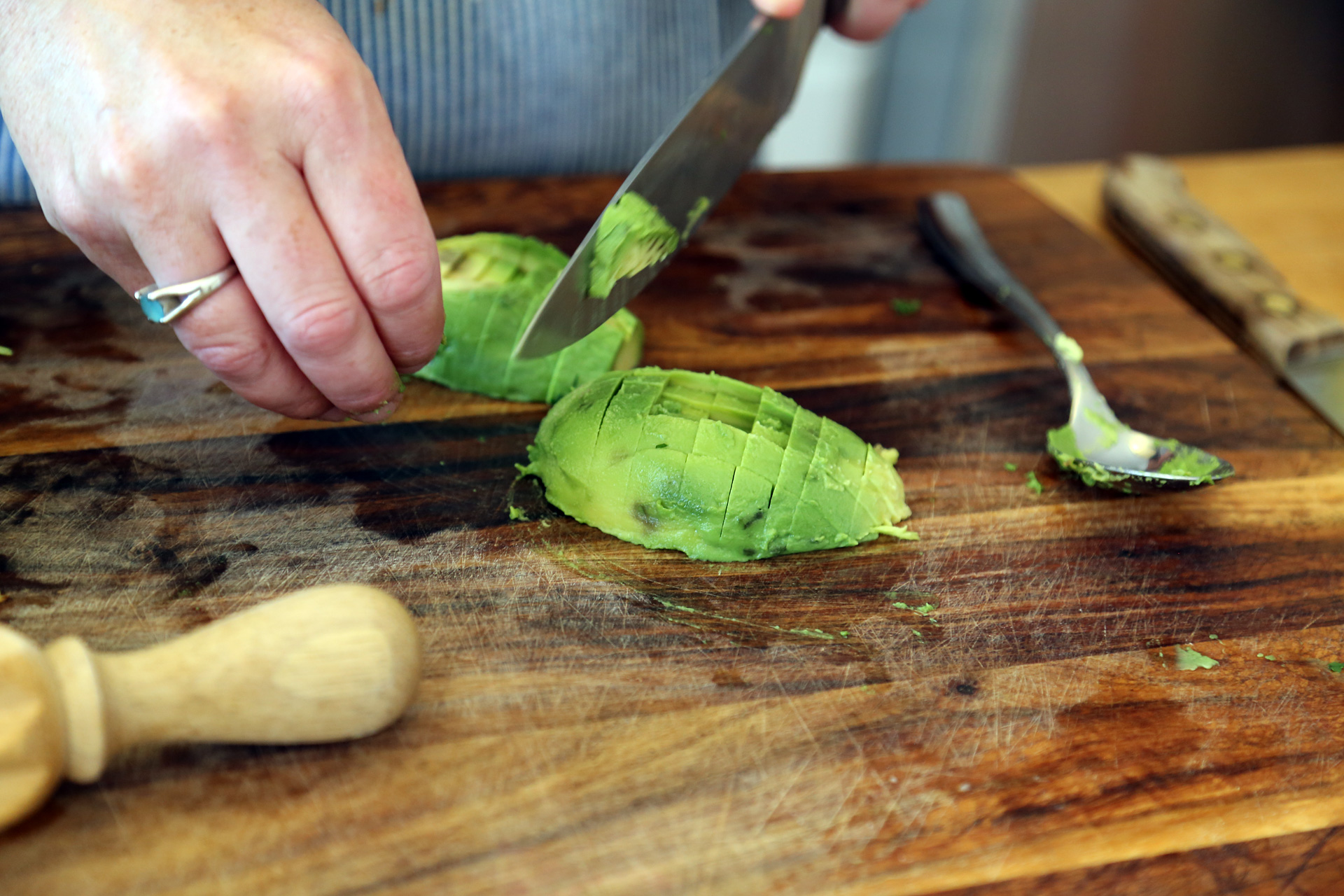 Peel, pit, and cut semi-firm avocados into chunks