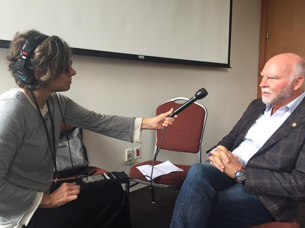 KQED Senior Science Editor Andrea Kissack interviewing Craig Venter. 