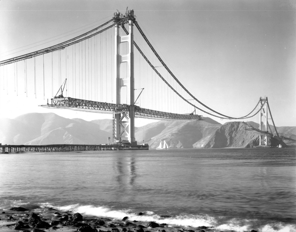 On November 18, 1936 the two sections of the main span were joined in the middle.