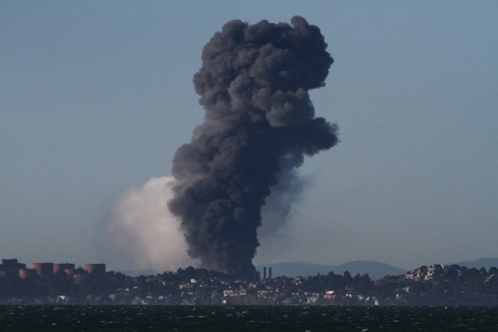 The U.S. Chemical Safety Board released this photo of a white vapor cloud obscured by smoke above the Chevron refinery in Richmond, which was on fire. Photo by Fototaker.net