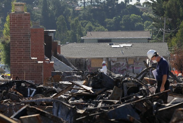 Workers survey burned homes near the epicenter of the September 2010 gas line explosion in San Bruno. (Justin Sullivan/Getty Images)