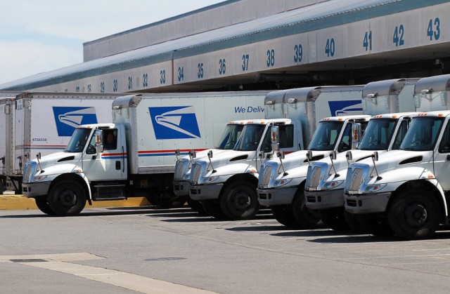 Extended hours at post offices are over, but they're still offering late curbside drop-off. (Justin Sullivan/Getty Images)