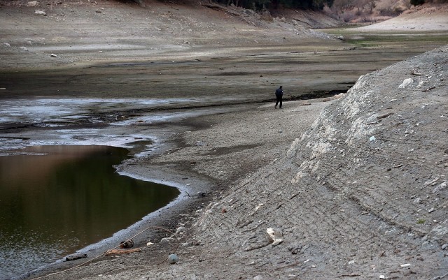 A security guard at the Santa Clara Valley Water District's Almaden Reservoir. (Justin Sullivan/Getty Images)