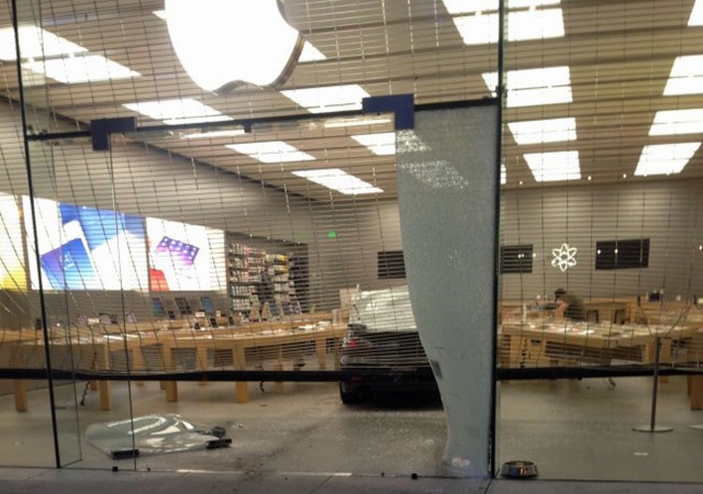 apple-store-crash