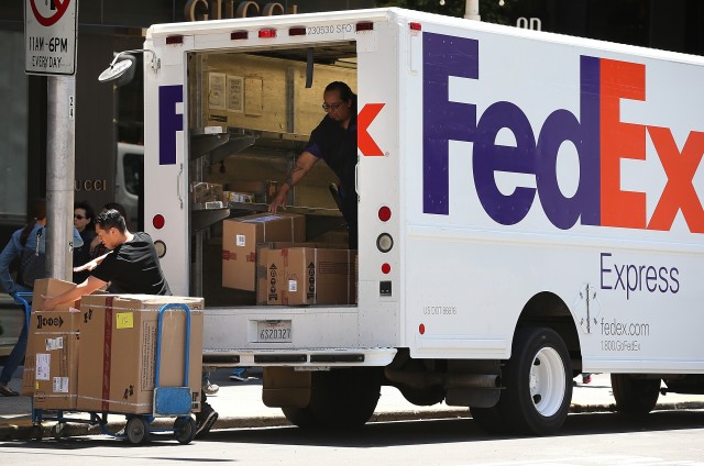 FedEx workers complained about delivering packages from online pharmacies. (Justin Sullivan/Getty Images)