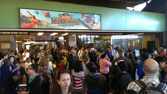 The crowd at Oakland's Fruitvale Station amid major BART delays Friday morning. (@CALencioni/Twitter). 