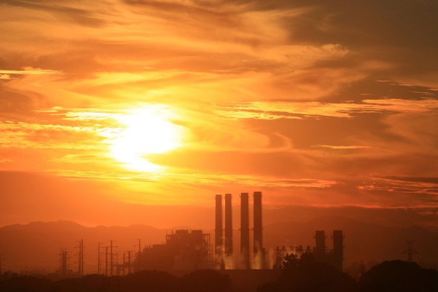 The Department of Water and Power San Fernando Valley Generating Station is seen in December 2008 in Sun Valley, Calif. (David McNew/Getty Images)