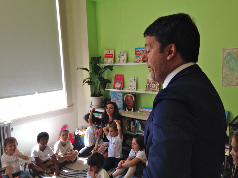 Italian Prime Minister Matteo Renzi visits students at La Scuola in San Francisco. (Patricia Yollin/KQED)