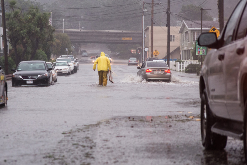 Flooding in Pacifica early Thursday morning on Clarendon Road. (Steve Byrne/KQED)