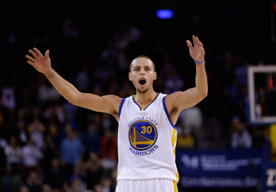 Stephen Curry tries to get the crowd louder during the fourth quarter of their game against the Houston Rockets at ORACLE Arena on December 10, 2014. (Ezra Shaw/Getty Images)